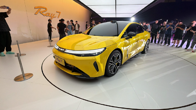 埃安Ray 7正式亮相 700km续航+33米刹停