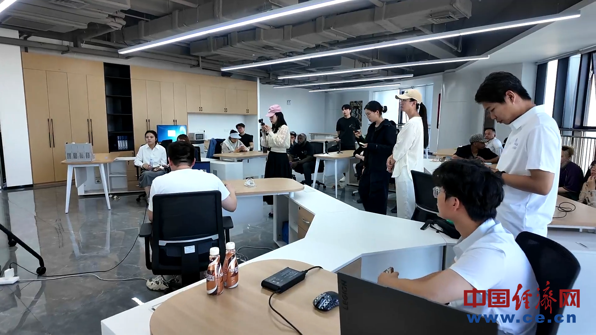 一人公司：人工智能重塑年轻人创业方式